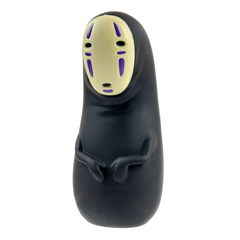 Figura Ghibli sem rosto