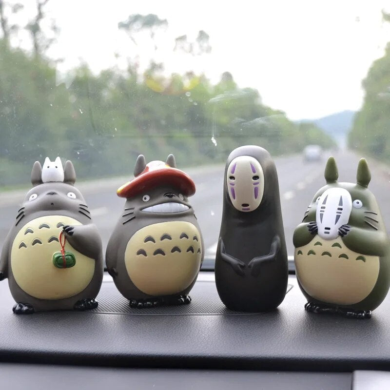 Figura Ghibli sem rosto
