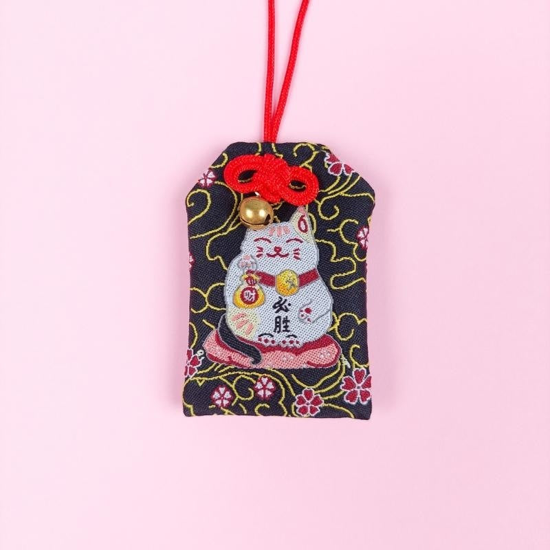 omamori-noir-maneki-neko-463.jpg