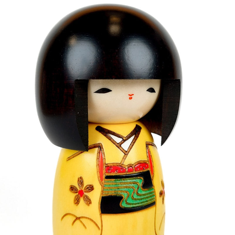 poupee-kokeshi-jaune-366.jpg