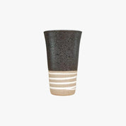Caneca japonesa de terracota preta