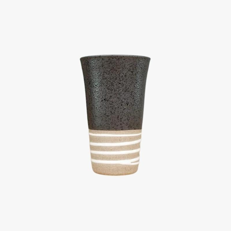 Caneca japonesa de terracota preta